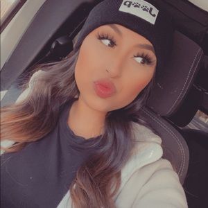 Meet your Posher, Cynthia